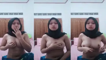 Jilbab Hitam Cantik Colmek Sampe Mendesah Keras poster