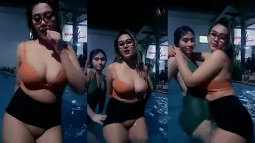 Miya Bareng Teman Dekat Pamer Tubuh Montok poster